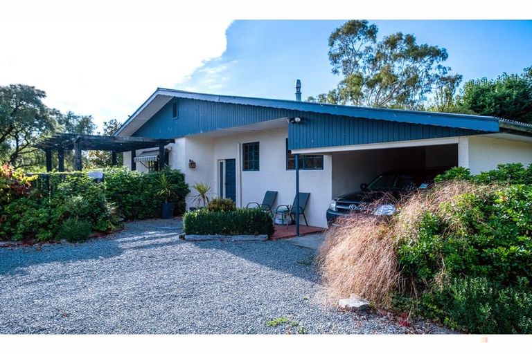 Photo of property in 72 Timaru Road, Waimate, 7924