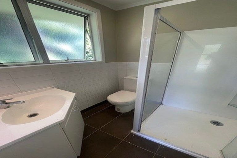 Photo of property in 2/1 Bronwyn Place, Torbay, Auckland, 0630