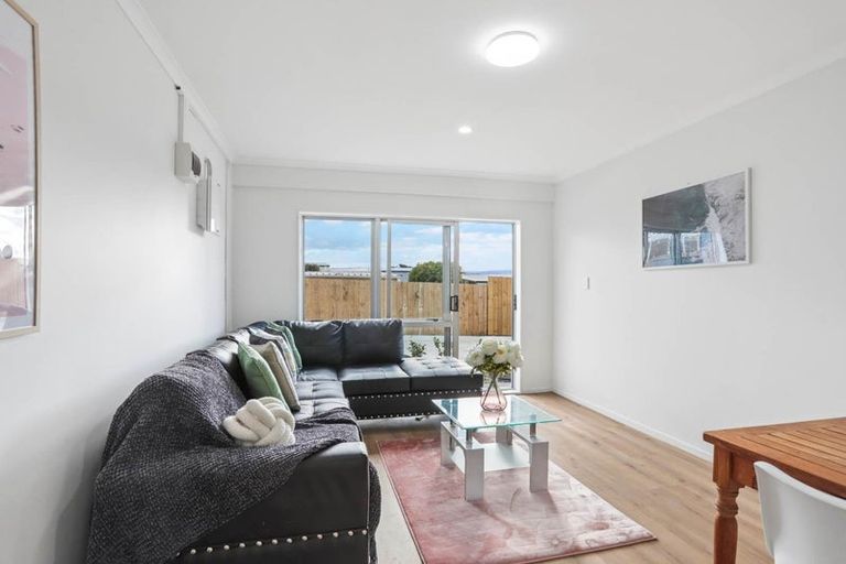 Photo of property in 4029 Great North Road, Glen Eden, Auckland, 0602