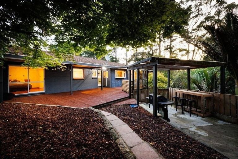 Photo of property in 140 Aokautere Drive, Fitzherbert, Palmerston North, 4410