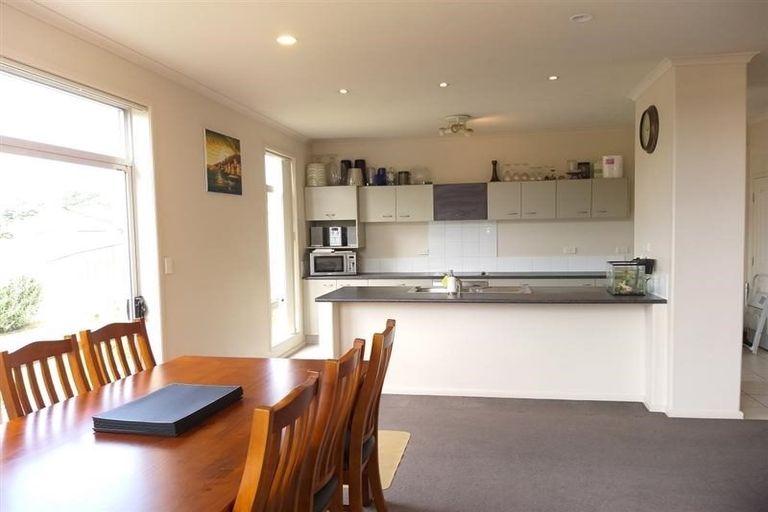 Photo of property in 74 George Deane Place, Greenhithe, Auckland, 0632