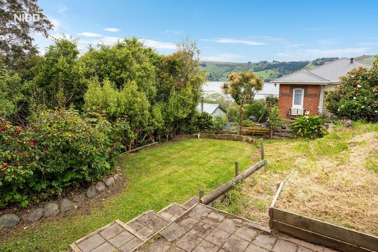 Photo of property in 18 Athol Place, Ravensbourne, Dunedin, 9022