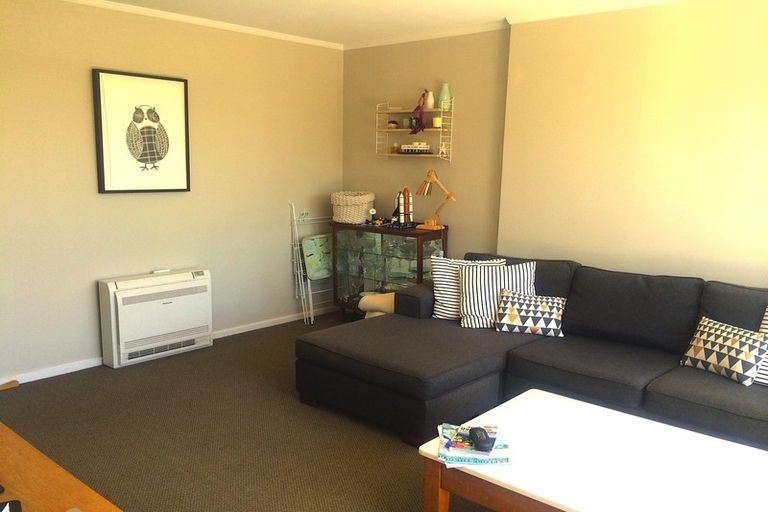 Photo of property in 19a Otakau Road, Milford, Auckland, 0620