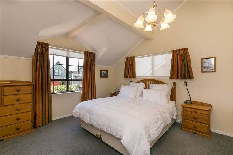 Photo of property in 74 Amapur Drive, Khandallah, Wellington, 6035