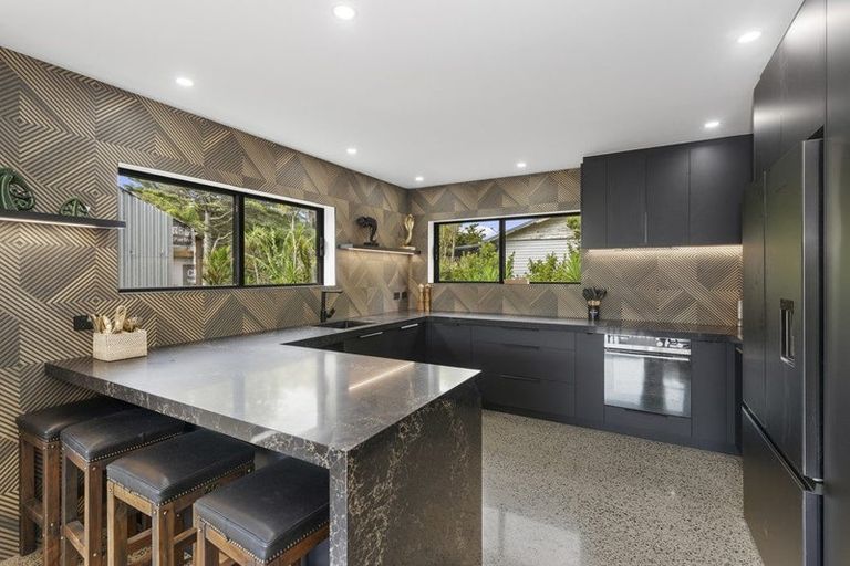 Photo of property in 127 Bethells Road, Waitakere, 0781