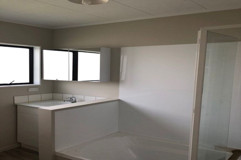 Photo of property in 1/18 Waiari Road, Conifer Grove, Takanini, 2112