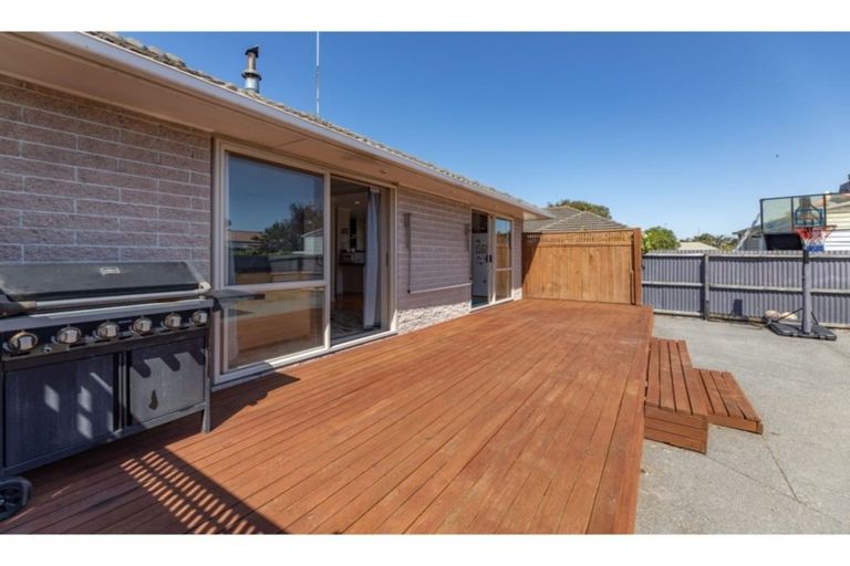Photo of property in 17 Ariel Place, Aranui, Christchurch, 8061