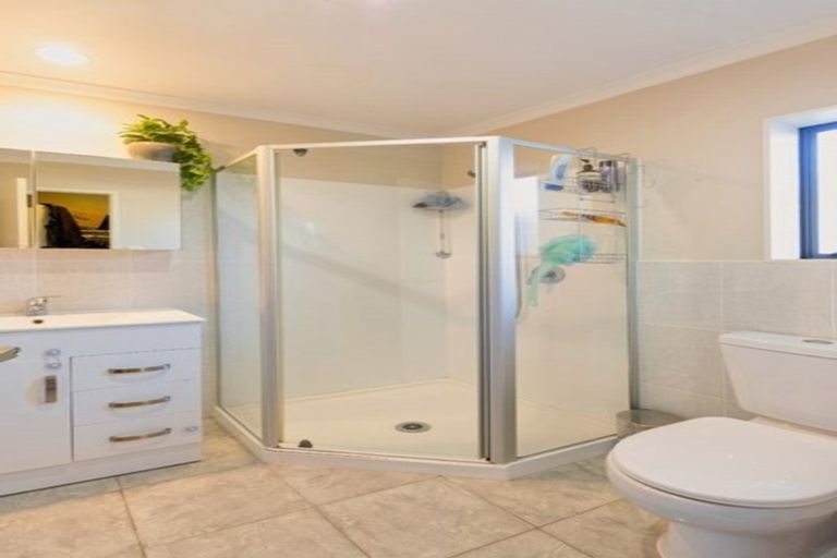 Photo of property in 26 Burton's Drive, Swanson, Auckland, 0614