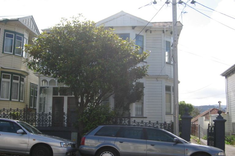 Photo of property in 2/66 Brougham Street, Mount Victoria, Wellington, 6011