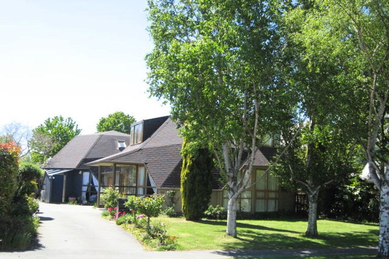 Photo of property in 2/280 Memorial Avenue, Burnside, Christchurch, 8053