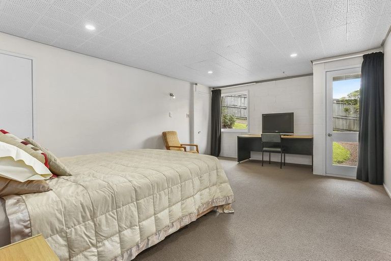 Photo of property in 10 Knightsbridge Drive, Forrest Hill, Auckland, 0620