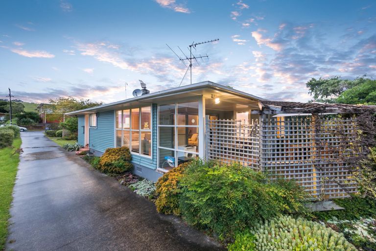 Photo of property in 55 Sullivan Avenue, Mangere Bridge, Auckland, 2022
