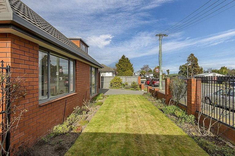 Photo of property in 2/2 Corfe Street, Ilam, Christchurch, 8041