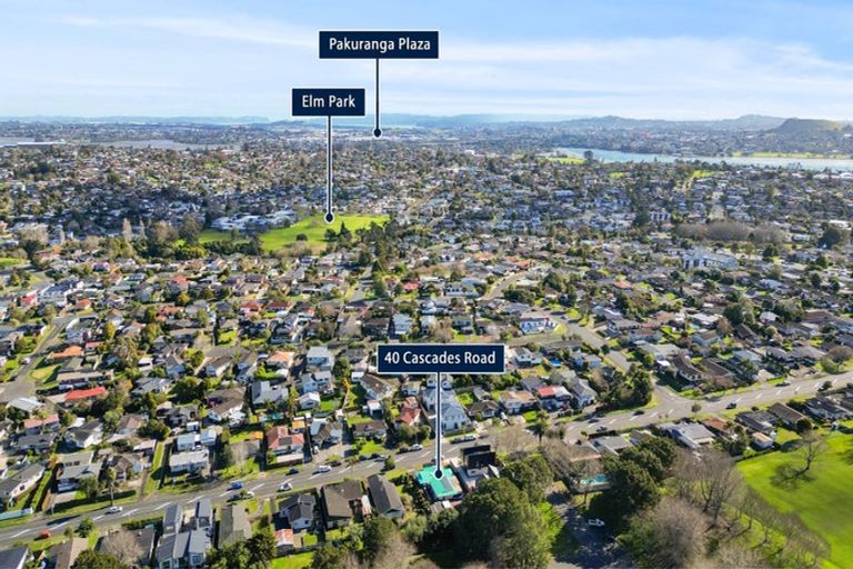 Photo of property in 40 Cascades Road, Pakuranga Heights, Auckland, 2010