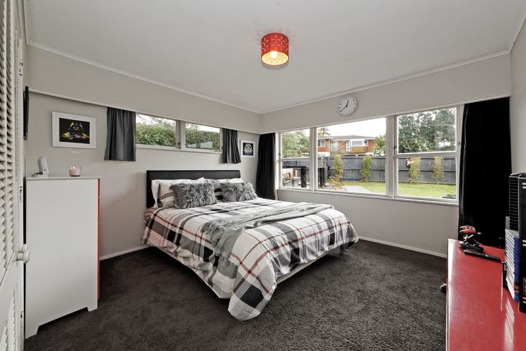 Photo of property in 124 Tiroroa Avenue, Te Atatu South, Auckland, 0610