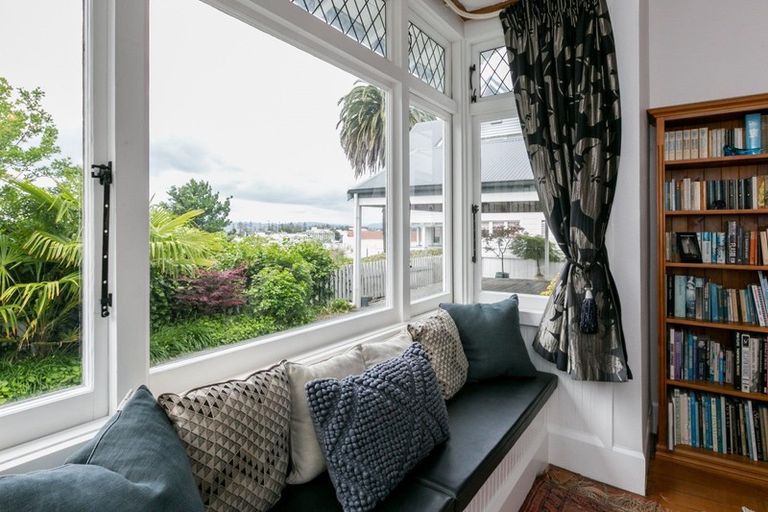 Photo of property in 10 Brewster Street, Bluff Hill, Napier, 4110