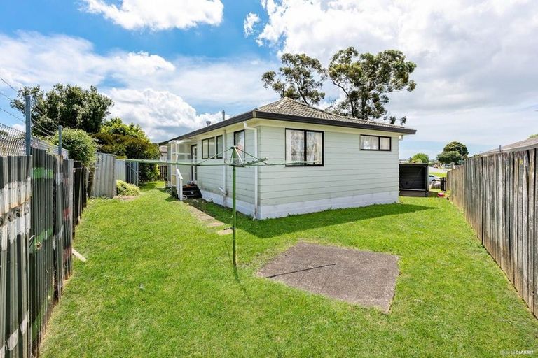 Photo of property in 2/14 Penion Drive, Flat Bush, Auckland, 2023