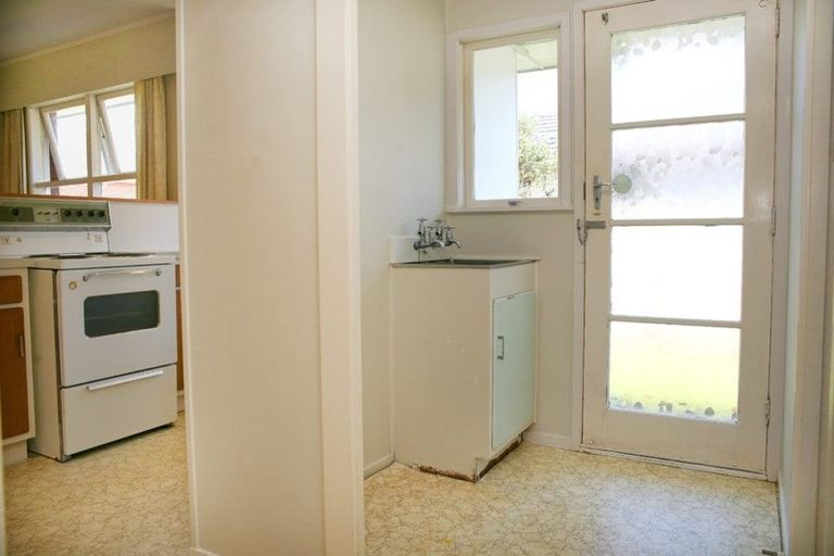 Photo of property in 2/55 Orams Road, Hillpark, Auckland, 2102