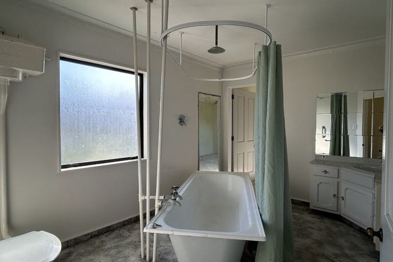 Photo of property in 12 Nelson Square, Picton, 7220