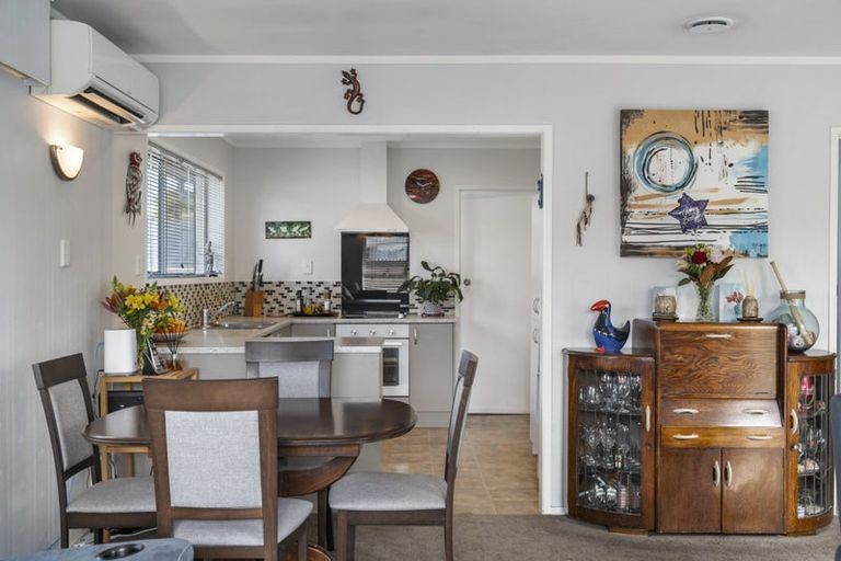 Photo of property in 2/38 Blacklock Avenue, Henderson, Auckland, 0612