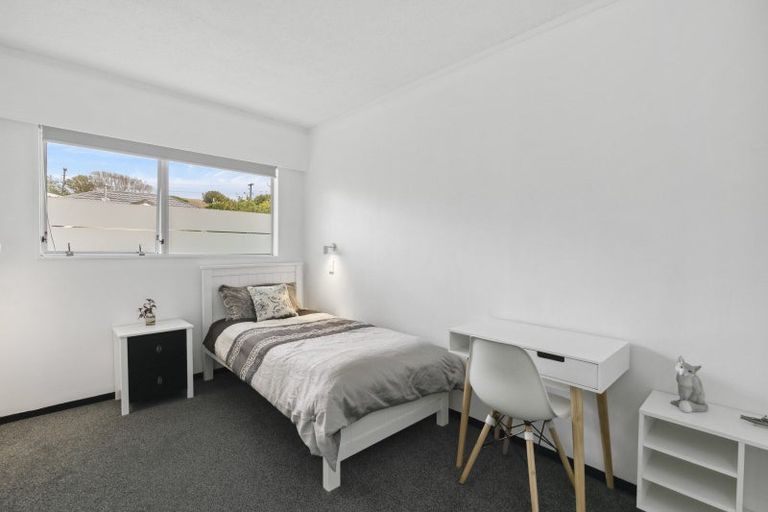 Photo of property in Standen Court, 1/90 Karori Road, Karori, Wellington, 6012