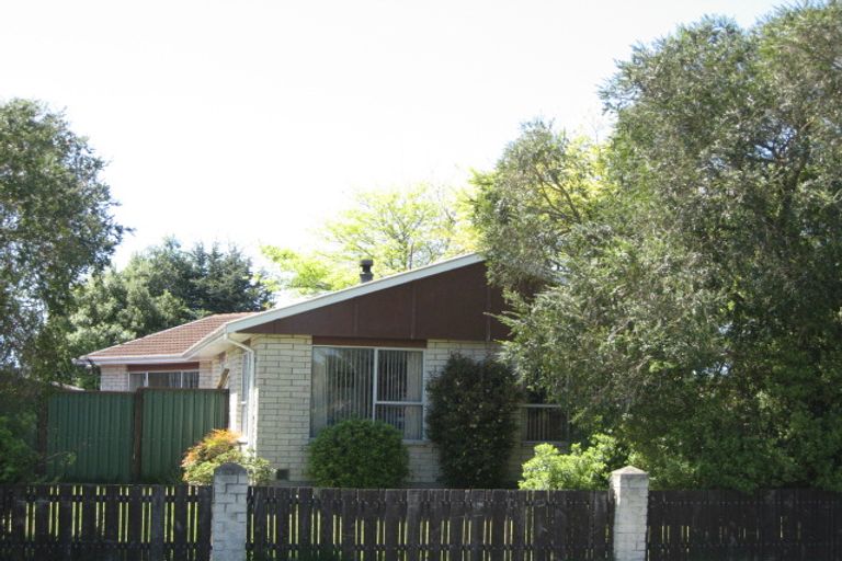 Photo of property in 28 Denniston Crescent, Redwood, Christchurch, 8051