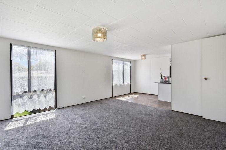 Photo of property in 2/8 Nearco Street, Randwick Park, Auckland, 2105