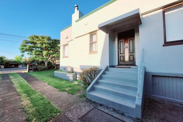 Photo of property in 13 Westwell Road, Belmont, Auckland, 0622