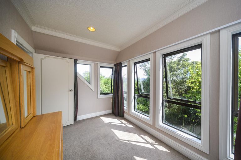 Photo of property in 21 Springdale Grove, Fitzherbert, Palmerston North, 4410