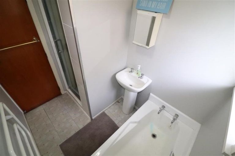 Photo of property in 32 Castle Crescent, Stokes Valley, Lower Hutt, 5019