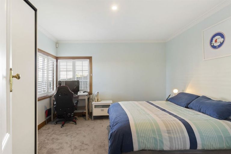 Photo of property in 2/12 Mariposa Crescent, Birkenhead, Auckland, 0626