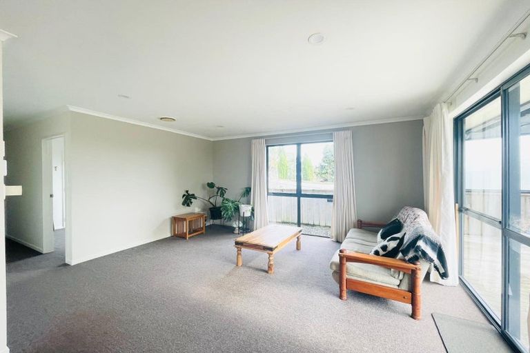 Photo of property in 70a Hobsonville Road, West Harbour, Auckland, 0618