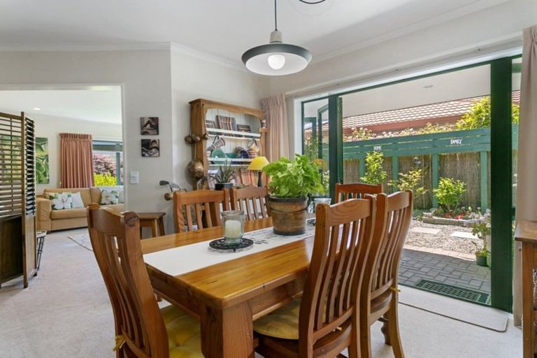 Photo of property in 2/30 Fairview Terrace, Waipahihi, Taupo, 3330