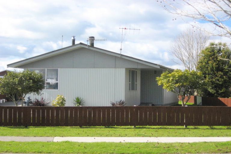Photo of property in 28 Rata Avenue, Edgecumbe, 3120