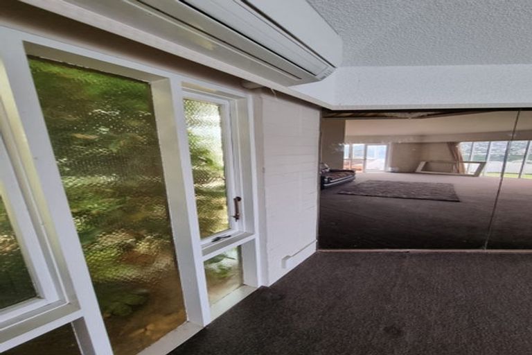 Photo of property in 9 Rangitane Street, Maupuia, Wellington, 6022