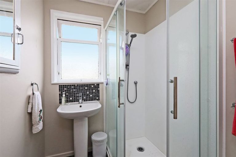 Photo of property in 1011 Hood Street, Mayfair, Hastings, 4122