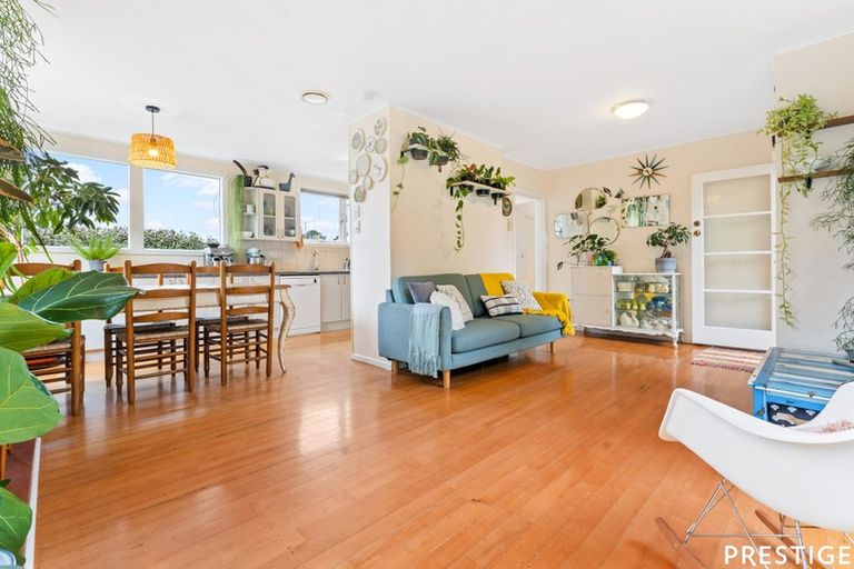 Photo of property in 1/48 Woodside Avenue, Northcote, Auckland, 0627