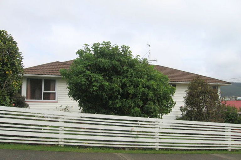 Photo of property in 74 Taylor Terrace, Tawa, Wellington, 5028