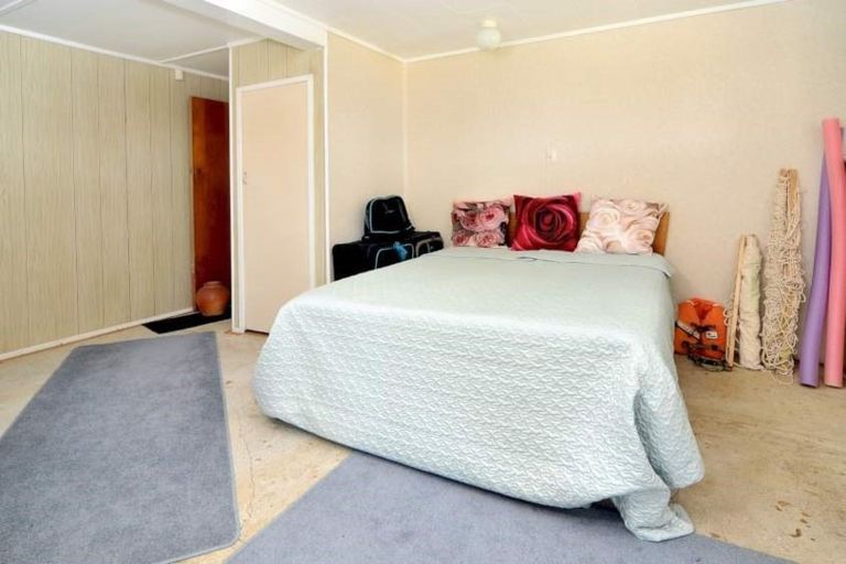 Photo of property in 49 Roys Road, Weymouth, Auckland, 2103