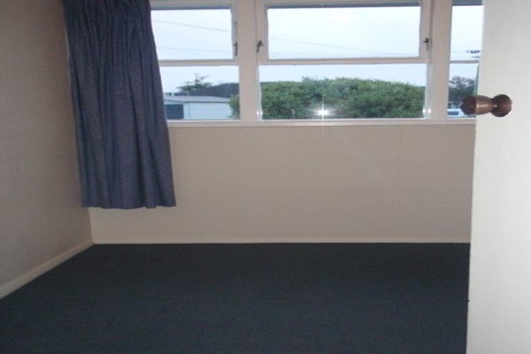 Photo of property in 11 Virgil Place, Northcote, Christchurch, 8052