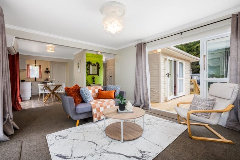 Photo of property in 27 Sunny Grove, Wainuiomata, Lower Hutt, 5014