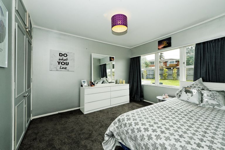 Photo of property in 124 Tiroroa Avenue, Te Atatu South, Auckland, 0610