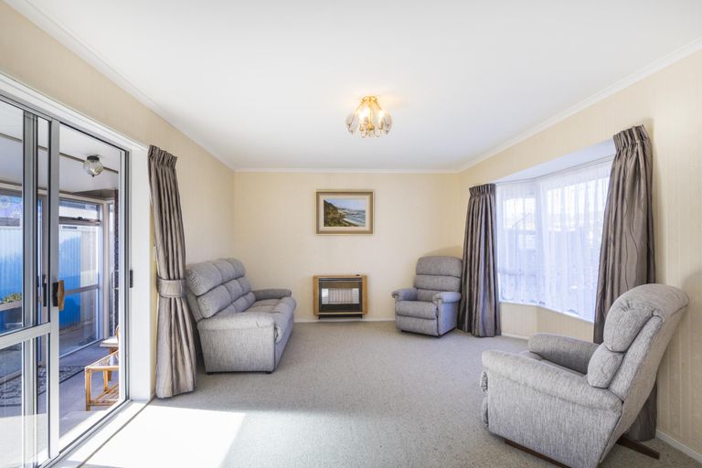 Photo of property in 8 Edgecombe Court, Roslyn, Palmerston North, 4414