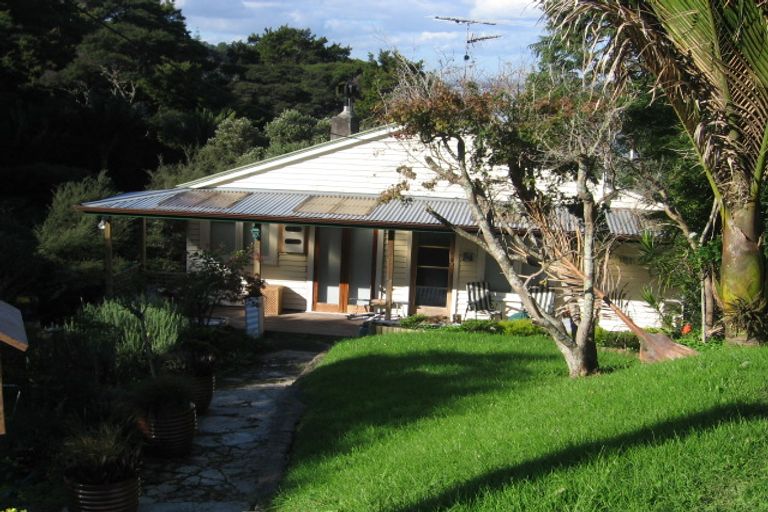 Photo of property in 54 Laingholm Drive, Laingholm, Auckland, 0604