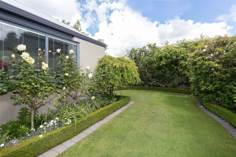 Photo of property in 11 Cricklewood Place, Avonhead, Christchurch, 8042