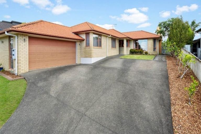Photo of property in 69 Roberta Crescent, Orewa, 0931