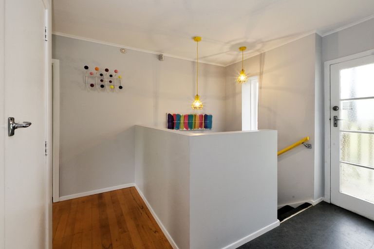 Photo of property in 124 Tiroroa Avenue, Te Atatu South, Auckland, 0610