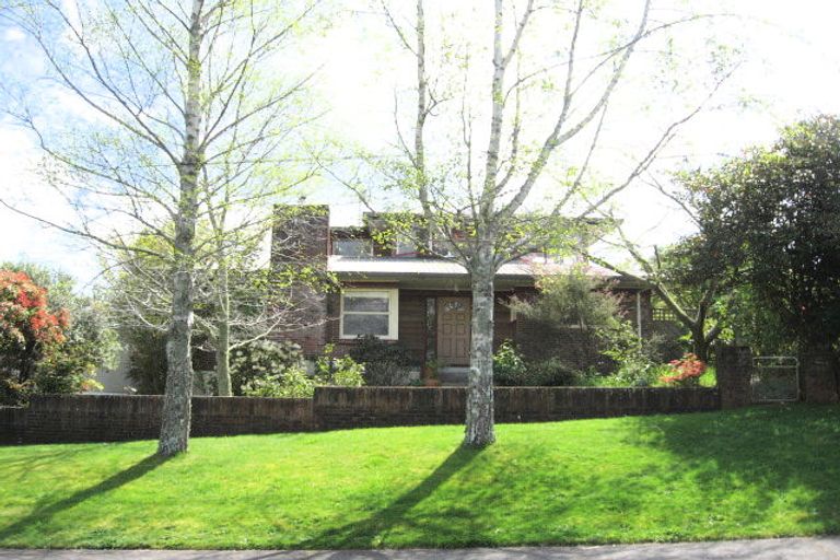 Photo of property in 16 Grand Vue Road, Kawaha Point, Rotorua, 3010