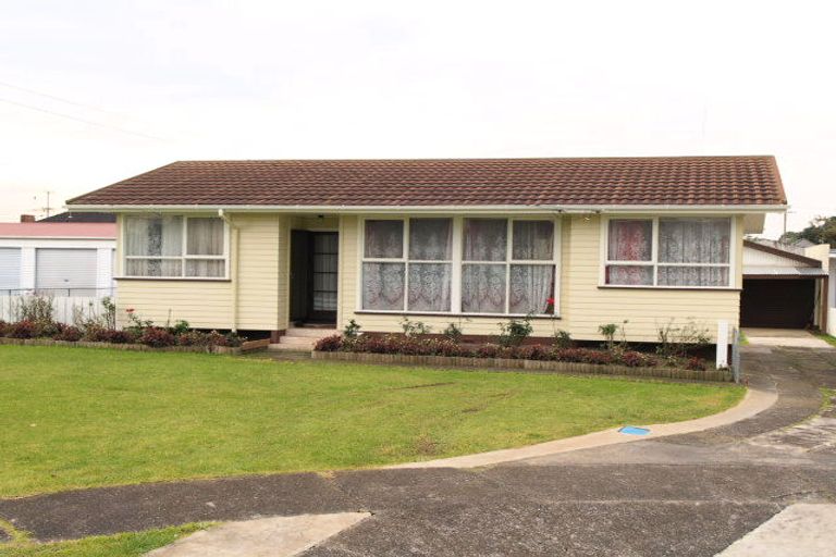Photo of property in 12 Geoffrey Place, Mangere East, Auckland, 2024