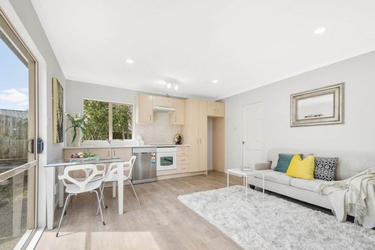 Photo of property in 12 Mackwell Road, Fairview Heights, Auckland, 0632